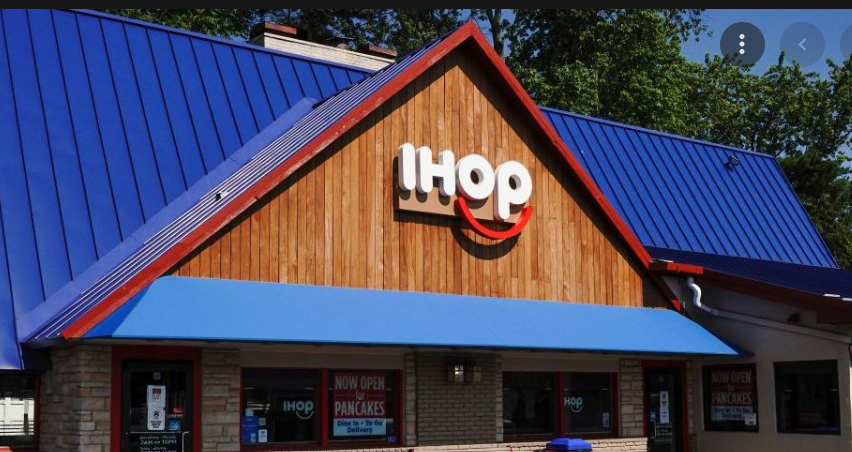 From Sunday through Thursday, IHOP serves breakfast until 10 PM. On Friday and Saturday, the hours are extended by two hours, and the restaurant closes at midnight.